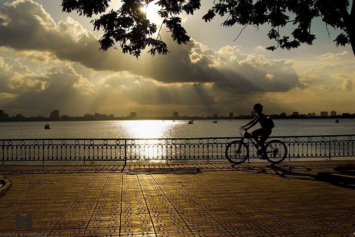 Cycle Around West Lake Hanoi Half Day